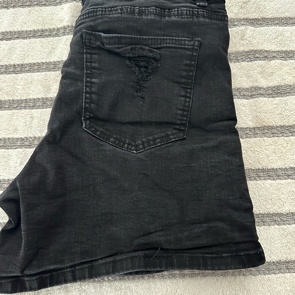 Shorts - Picture 2 of 4